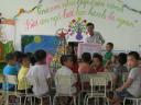 lanh dao tang qua - 